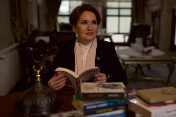 'İyi Parti' ile geliyor bir de Meral Akşener'in gençliğine bakın - Resim: 3