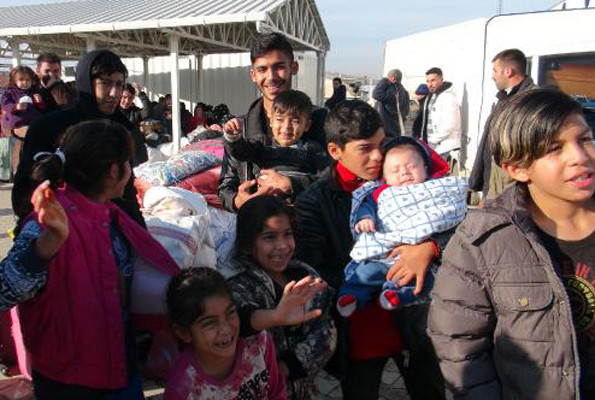 Suriyeliler davul zurna ile gittiler - Resim: 1