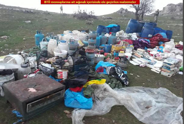 Teröristlerden 6 odalı sığınak yerle bir edildi - Resim: 2