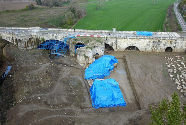 Bin 500 yıllık köprünün altından tarihi hamam çıktı - Resim: 2