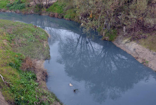 Dere önce kırmızı sonra gri aktı Yetkililer numune aldı - Resim: 1