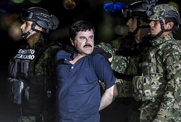 Bücür baron banknotlarla sehpa yapmış - Resim: 4