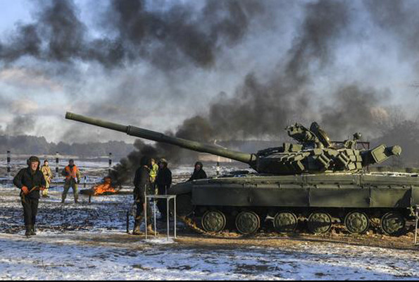 Savaşa 1 kilometre kaldı askerler siper kazıyor - Resim: 2