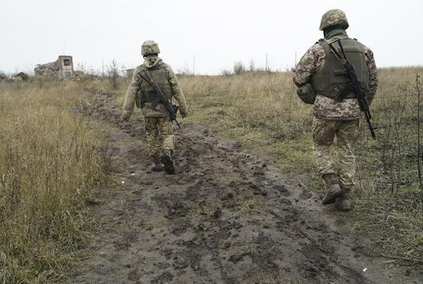 Savaşa 1 kilometre kaldı askerler siper kazıyor - Resim: 3