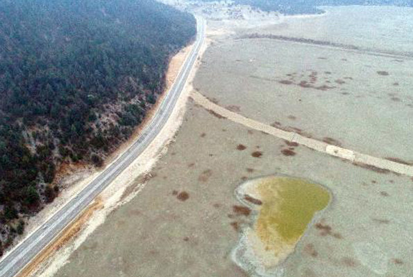 Gölün adı var kendisi yok! Kurudu - Resim: 2