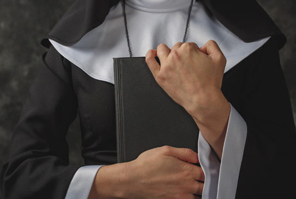 Rahibeler şok etti 500 bin dolar çaldılar kumarda yediler - Resim: 4