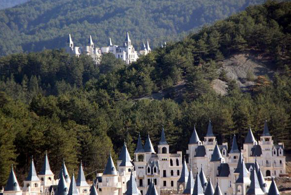 Tepki çeken yerli şatoların akıbeti belli oldu - Resim: 4