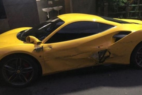 Garson 3 Ferrariye çarptı halk yardıma koştu  - Resim: 4