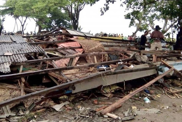 Tsunami yine can aldı Endonezya’da 222 kişi hayatını kaybetti - Resim: 1