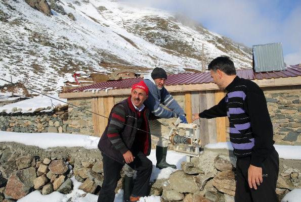 Rize'deki bu caminin minaresi kışın yatıyor yazın dikiliyor - Resim: 4