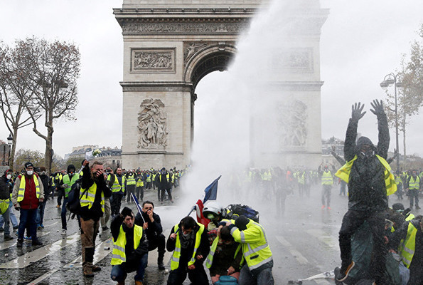 Fransa'da Sarı Yelekliler gözaltına alındı sayı her an artıyor - Resim: 1
