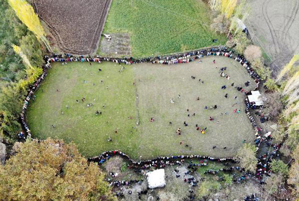 Halayın başı belli değil Drone ile çekildi - Resim: 1