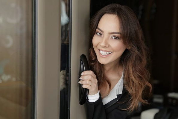 Ebru Gündeş'ten büyük sürpriz ocak sonu geliyor meğer ABD'ye...  - Resim: 1