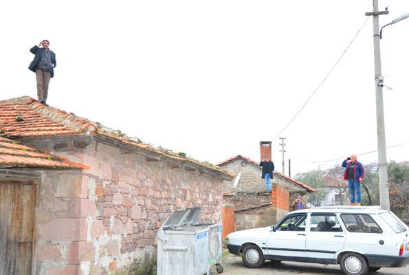 Mahalleli sanki yerden yüksek oynuyor isyan ettiler - Resim: 3