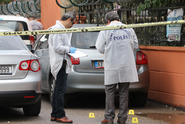 Mersin’de cami önünde silahlar konuştu - Resim: 2