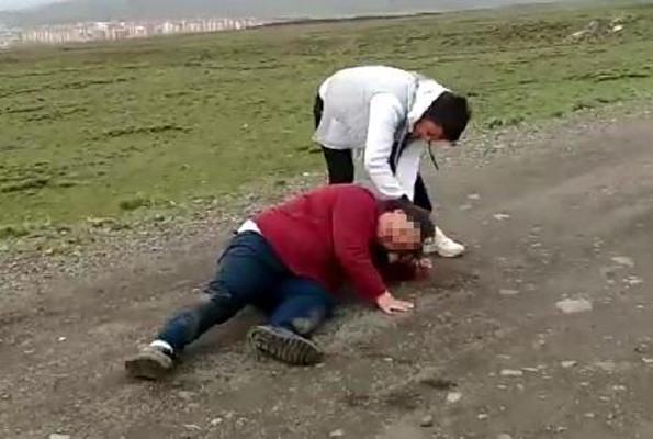 İki kızı dağa götürüp önce dövdüler sonra bir külot kalana kadar soyup... - Resim: 4