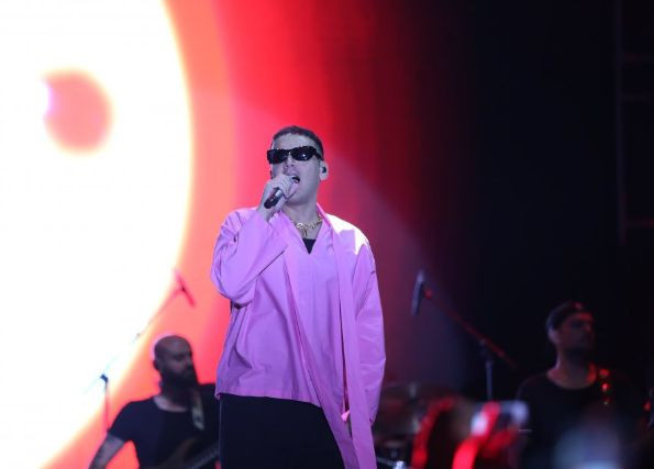 Edis, sahne öncesinde fenalaştı, ateşi 39'u buldu! Sahneye serumla çıktı - Resim: 2