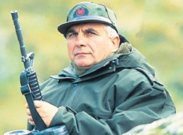 Öyle bir 'vur' emri verdi ki... Interpol'ün kırmızı bülten çıkardığı paşa hayatını kaybetti - Resim: 0