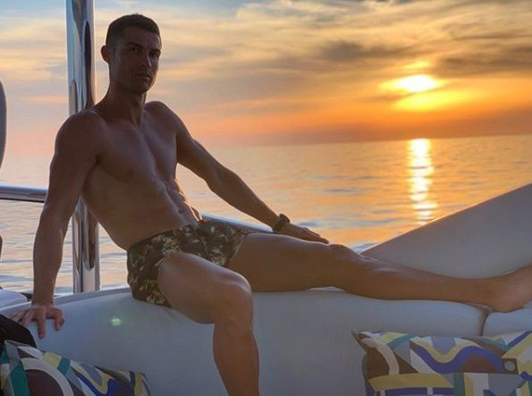 Cristiano Ronaldo koronavirüse yakalandıktan sonra imaj değişikliğine gitti! - Resim: 4