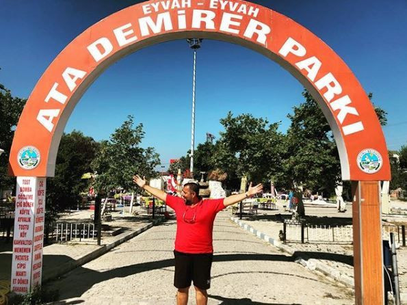 Ata Demirer yine sosyal medyayı gülmekten kırdı geçirdi! Doğum günü klibi - Resim: 4