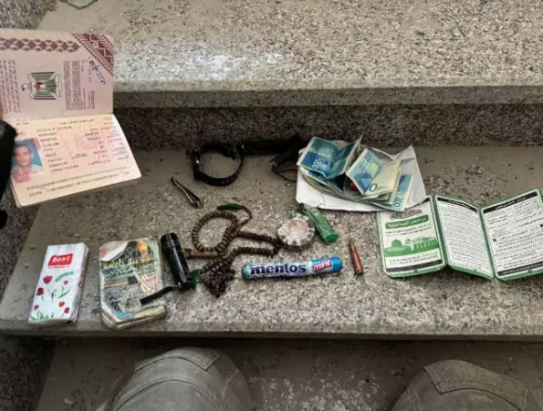 İsrail medyası Hamas lideri Yahya Sinvar'ın üzerinden çıkanları paylaştı - Resim: 0