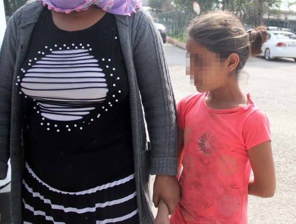 Korkunç olay! Mendil satan kıza tacize linç girişimini polis önledi - Resim: 4