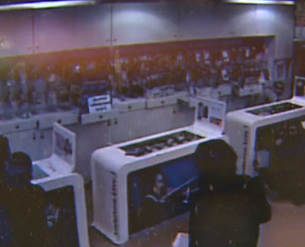 PKK'lılar dükkanları yağmaladı - Resim: 4