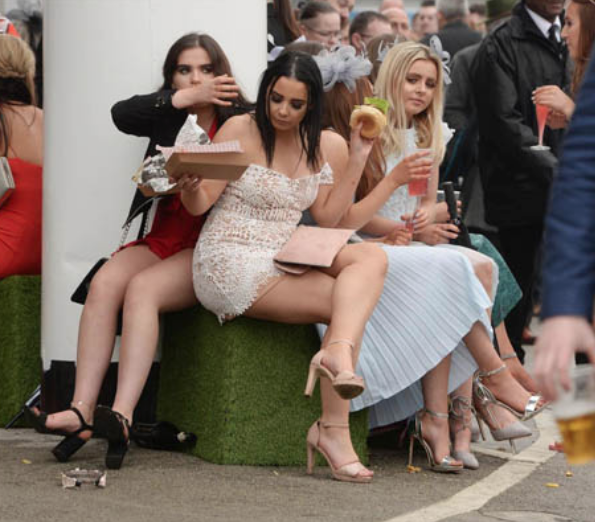 Eğlencenin dozu kaçtı fena dağıttılar! İşte skandal kareler - Resim: 2