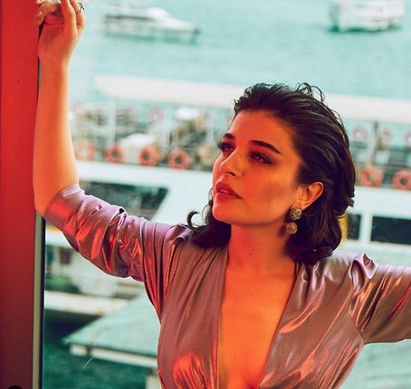 Gonca Vuslateri'den takipçisinin 'iki yüzlü' yorumuna yanıt - Resim: 3