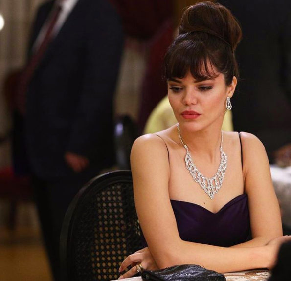 Bir Zamanlar Çukurova'nın Züleyha'sı kırmızı elbisesiyle sosyal medyada olay oldu - Resim: 3