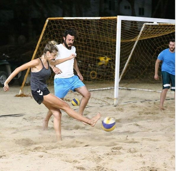 Şeyma Subaşı plaj futbolu oynadı işte o görüntüler - Resim: 2