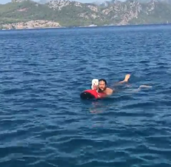 Demet Özdemir ve Can Yaman'ın birlikte tatilini o ayrıntı ortaya çıkardı! Ayrıldılar deniyordu - Resim: 2