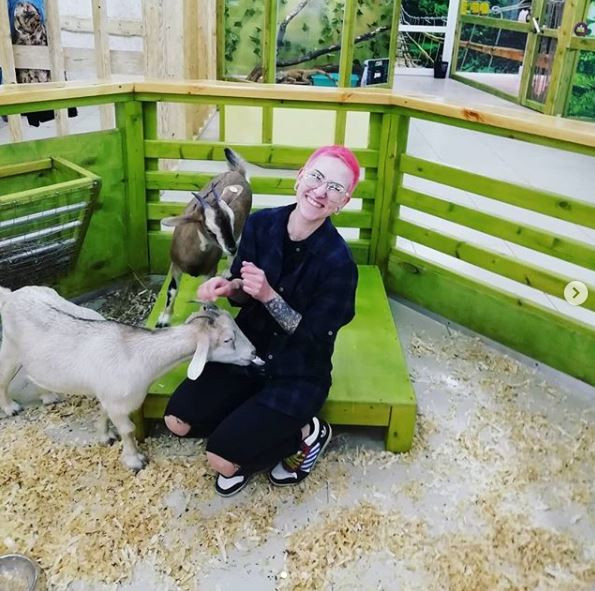 Bıçağı kocasının karnına sapladı selfie çekip sosyal medyada paylaştı - Resim: 2