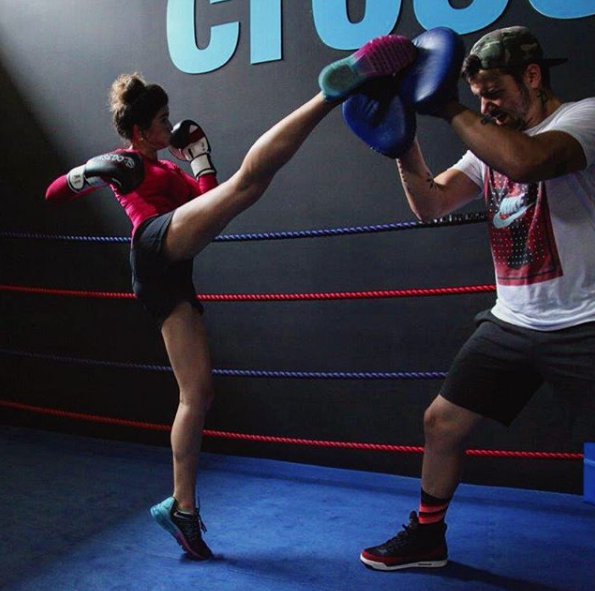 Berrak Tüzünataç hamakta paylaşım yaptı! Hayranları parmaklarına taktı - Resim: 4