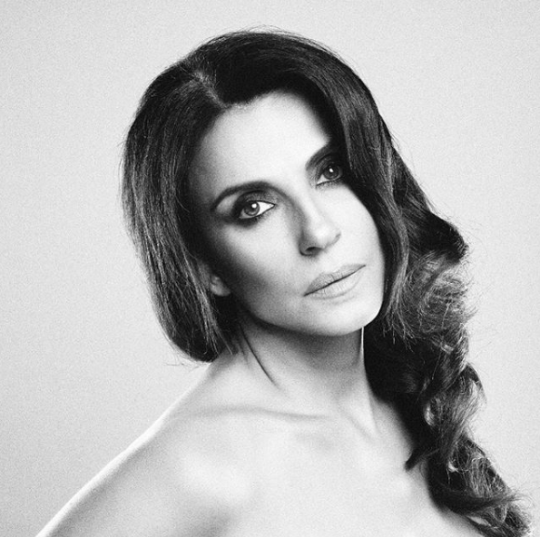 Ayşegül Aldinç yıllara meydan okuyor sütyensiz fotoğraf paylaştı - Resim: 3