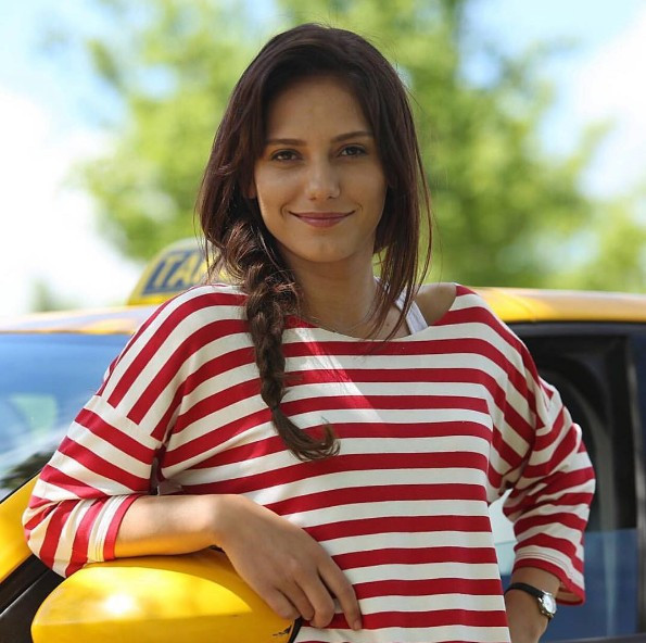 Ateş Böceği'nin Aslı'sı Nilay Deniz kimdir Serenay Sarıkaya benzerliği olay - Resim: 3