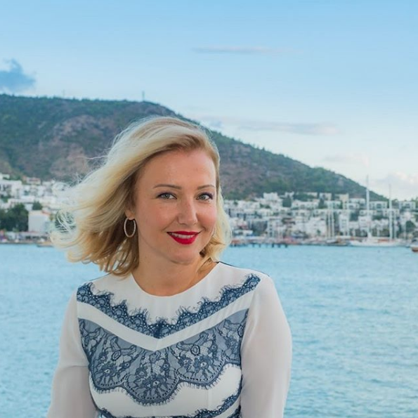 Berna Laçin'den 'çıkarcı' iddialarına yanıt! İddialar Berna Laçin'i güldürdü - Resim: 1