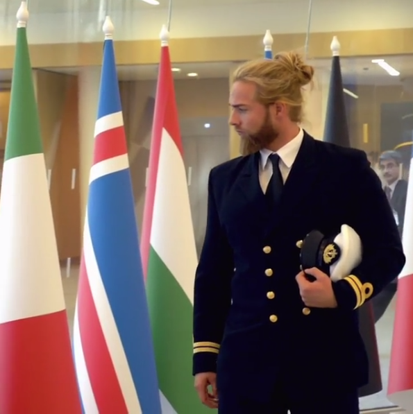 NATO'nun sembol yüzü seçilen Norveçli Teğmen sosyal medyayı salladı! - Resim: 3