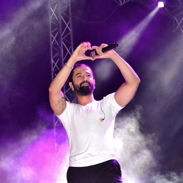 Koray Avcı Hadise'ye özendi! Almanya konserinde oryantal şovu olay oldu - Resim: 1
