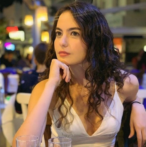 Çatı Katı Aşk'ı bırakan Ezgi Şenler'in yeni dizisi belli oldu bakın hangi projede - Resim: 3