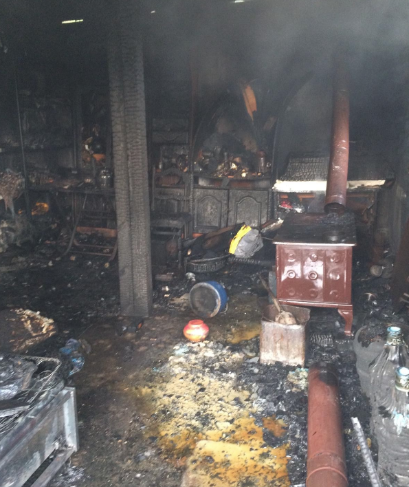 Jandarma inceleme başlattı Sivas'a düşen yıldırım evi resmen küle çevirdi - Resim: 2