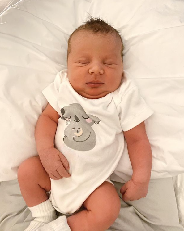 İkinci kez anne olan Berfu Yenenler oğlu Mete'yi ilk kez paylaştı! 'Evde 3 Eser olacak' - Resim: 3