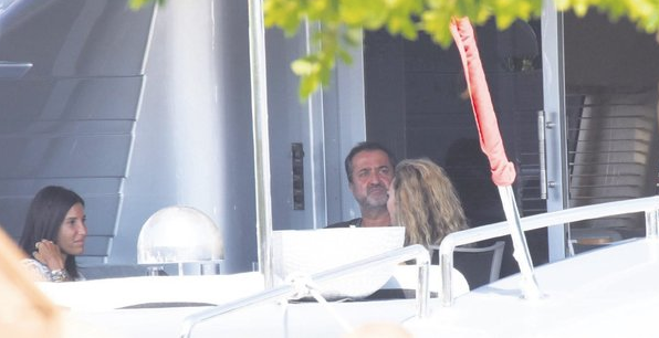 Sevgilisinin yokluğunu fırsat bildi! Serdar Bilgili iki güzelle yakalandı - Resim: 2