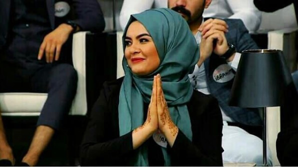 İzdivaç programına veda eden Hanife soluğu burada aldı! - Resim: 1