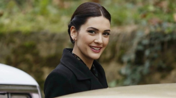 Bergüzar Korel'den makyajsız ve pijamalı paylaşım! Sosyal medya resmen yıkıldı - Resim: 1