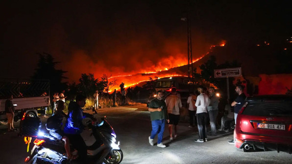 Ankara'da ağaçlık alanda çıkan yangına müdahale edildi - Resim: 0