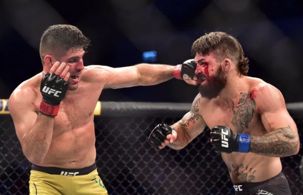 Mike Perry'nin burnu kırıldı suratı tanınmaz hale geldi - Resim: 1