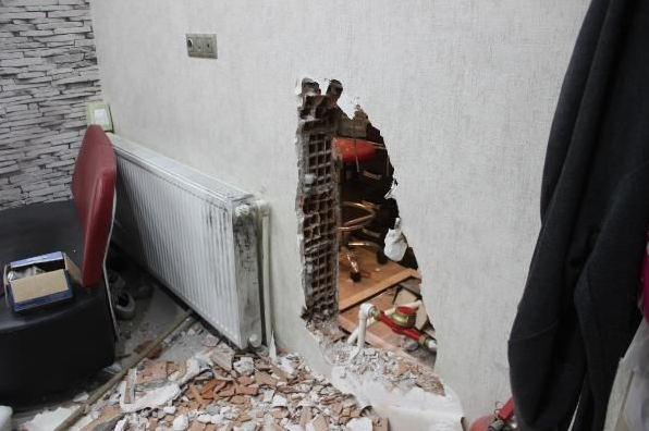 Olayın adresi Konya! Duvarı delip kuyumcudan 400 bin liralık altın çaldılar - Resim: 1