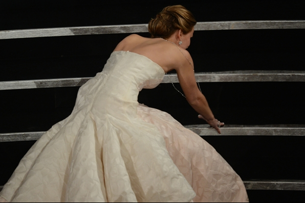 Oscar'ı aldığı gece düşüp rezil oldu - Resim: 2