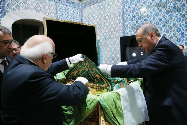 Destimal töreni nedir Erdoğan sandığı açıp başında dua etti! - Resim: 3